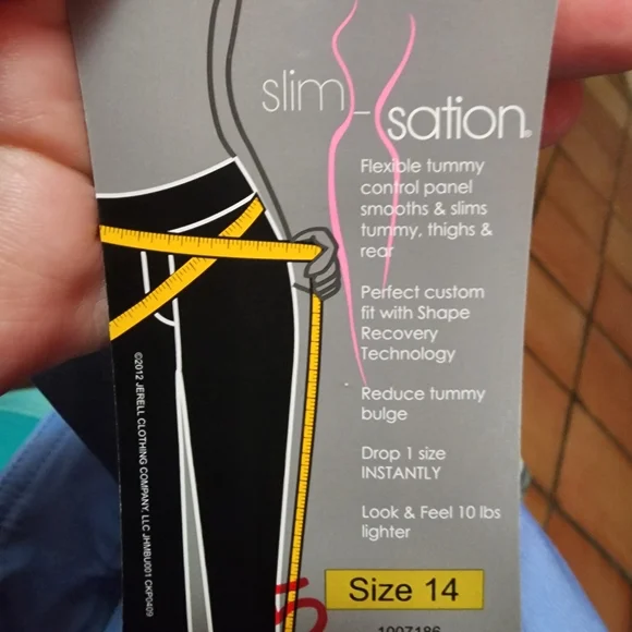 Slimsation by Multiples Crop Pull-on pant w/zigzag hem vents Size 14 MSRP $74 - Picture 3 of 5